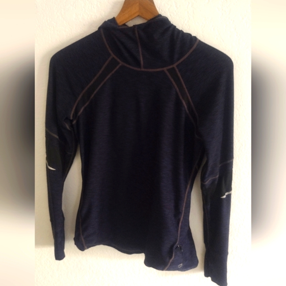 Gap AFit Long Sleeve Athletic Top Great For Running
